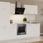 Białe kompaktowe meble kuchenne Toni idealne do małej kuchni