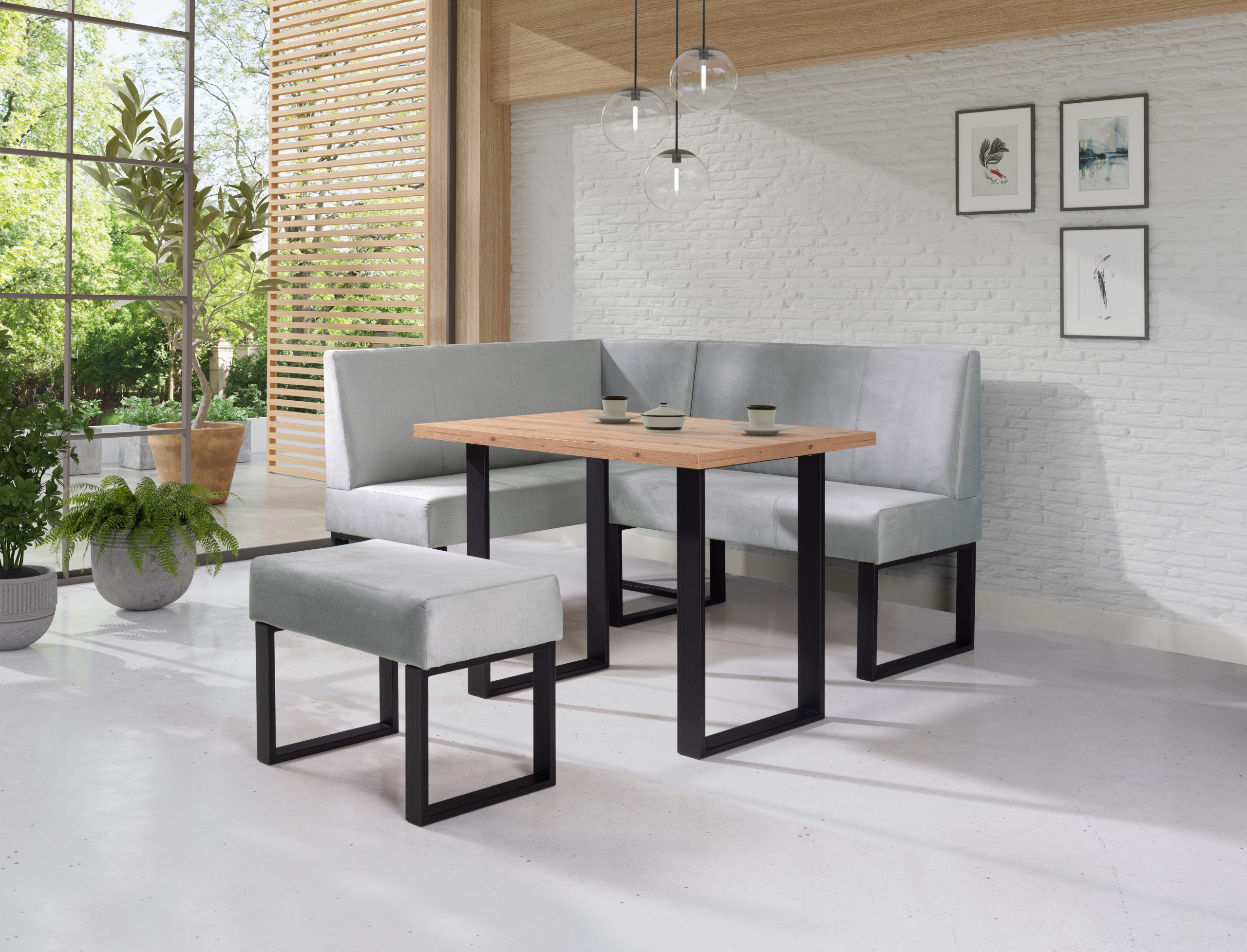 Kompaktowy zestaw kuchenny Berlin z szarym narożnikiem na czarnych metalowych nogach