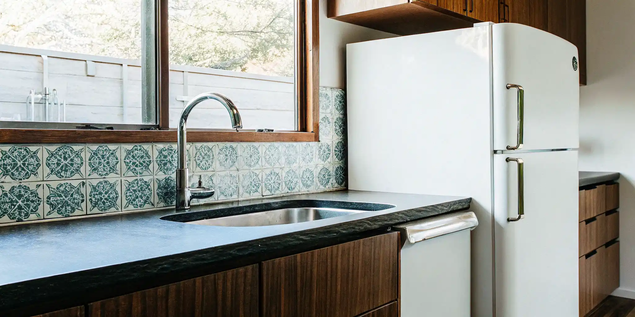 Kuchnia w stylu mid-century modern