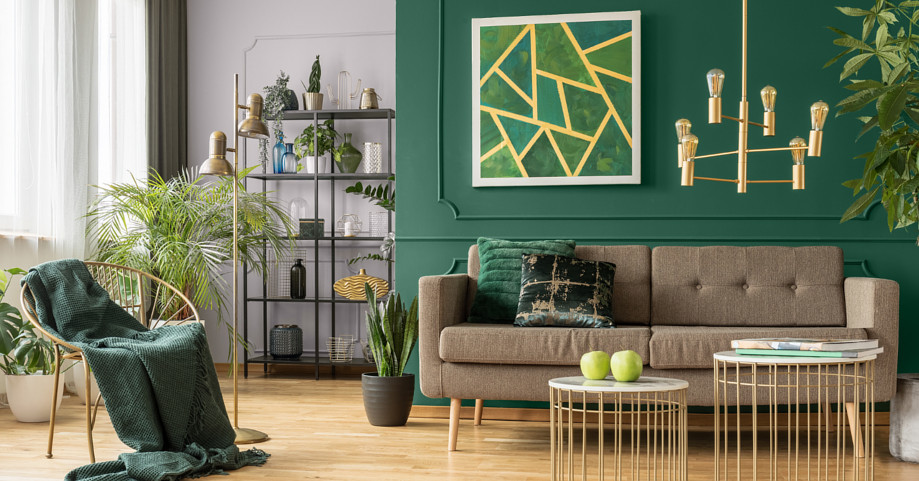 Butelkowa zieleń we wnętrzu - salon